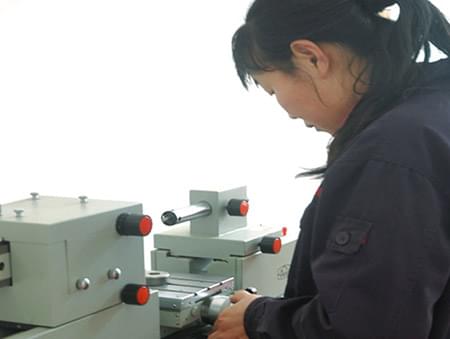 蜜桃AV噜噜一区二区三区蜜桃久久久亚洲精品技术中心万能测长仪